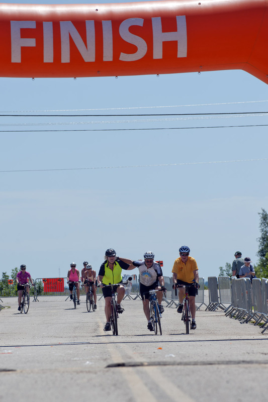 /pfpphotos/uploads/KM0004/KM0004.Gall.Crossing the Rochester Finish line   .JPG